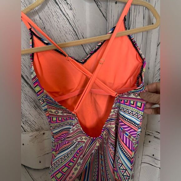 Xhilaration multi colored geometric one piece swimsuit S M - Picture 3 of 4